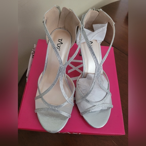 Silver Special Occasion Heels NEW! - Picture 2 of 4